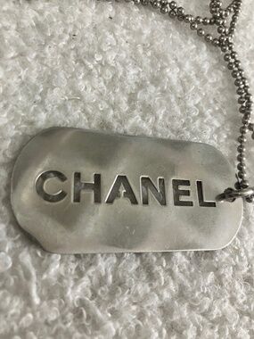 CHANEL pre-owned cut out dog tag necklace, silver